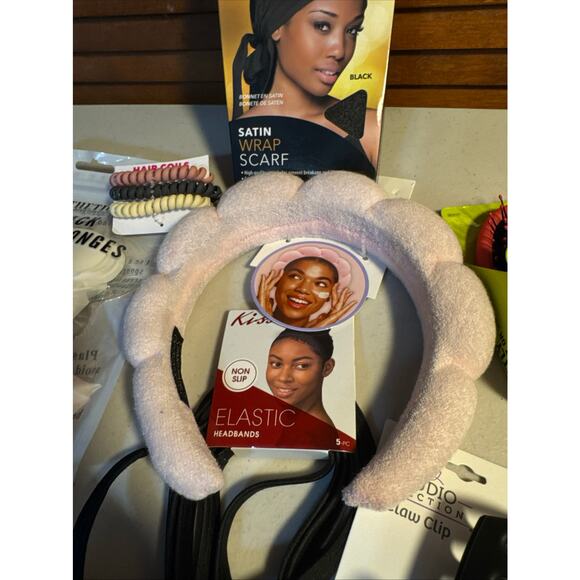 Studio selection, spa headband, wrap, scarf brushes, claw clips and more - Picture 15 of 16